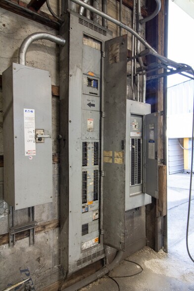 More Photos Of 1303 W Chestnut St, Union City Warehouse For Lease