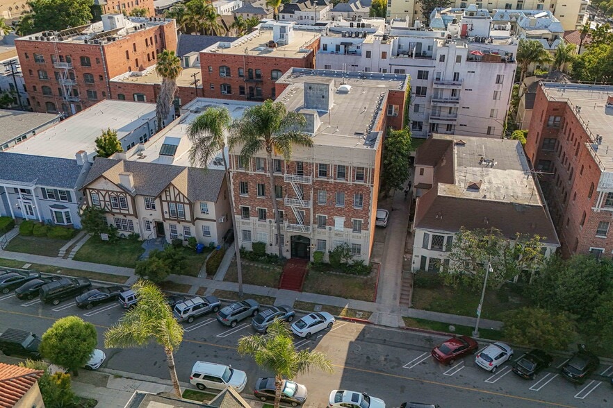 More Photos Of 621 S Dunsmuir Ave, Los Angeles Apartments For Sale