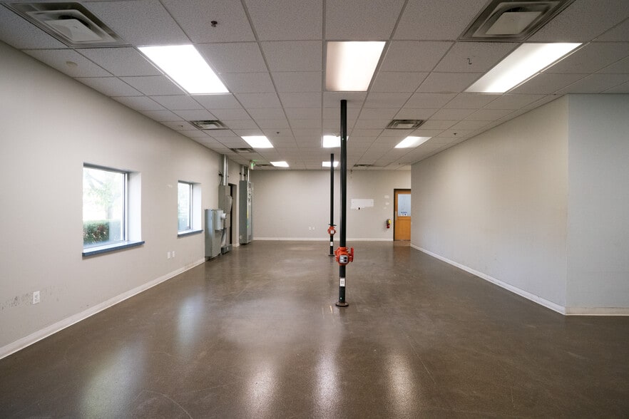 More Photos Of 12280 Oakland Park Boulevard, Highland Park Warehouse For Lease