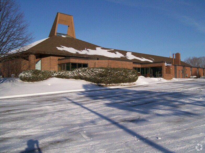More Photos Of 3351 Independence Ave N, Minneapolis Religious Facility For Lease