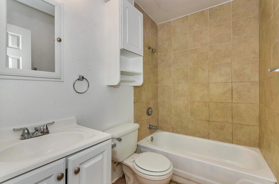 More Photos Of 109 E Brinker Dr, Avondale Apartments For Sale