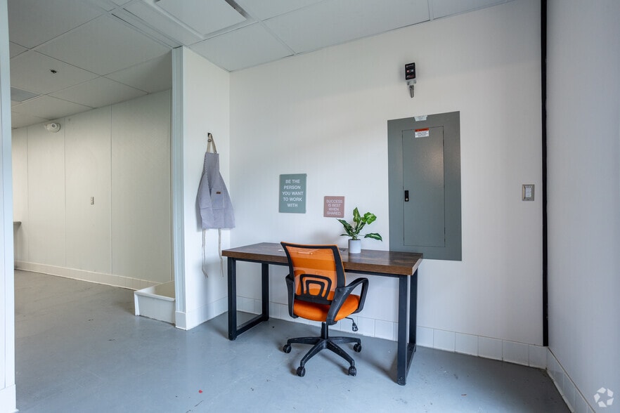 More Photos Of 1499 Regal Row, Dallas Restaurant For Lease