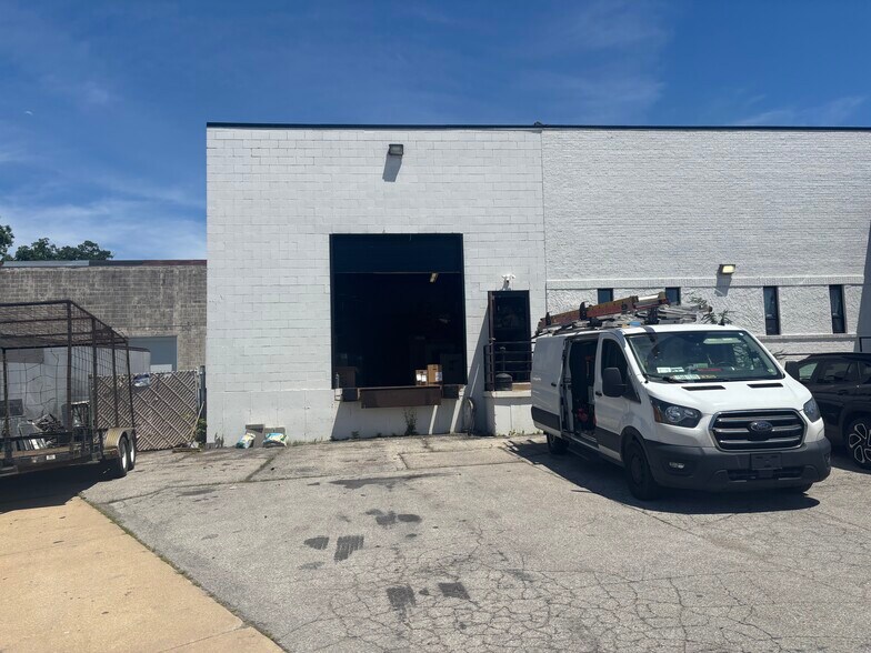More Photos Of 6068 Baumgartner Industrial Dr, Mehlville Warehouse For Sale