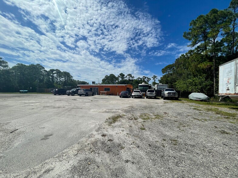 More Photos Of 13490 Orange Ave, Fort Pierce Bar For Lease