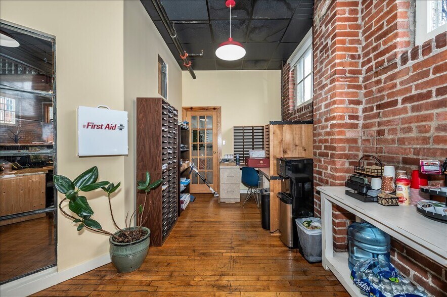 More Photos Of 47 E All Saints St, Frederick Loft Creative Space For Sale