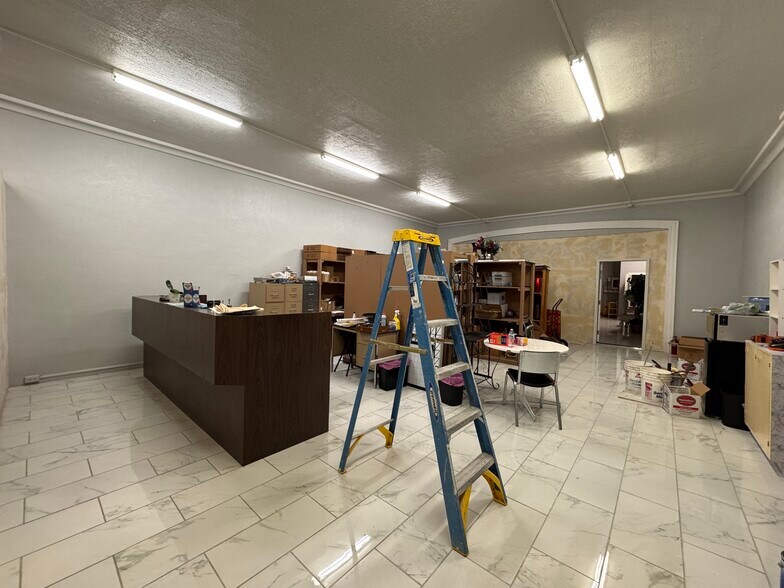 More Photos Of 1221 Overland Ave, Burley Storefront For Sale