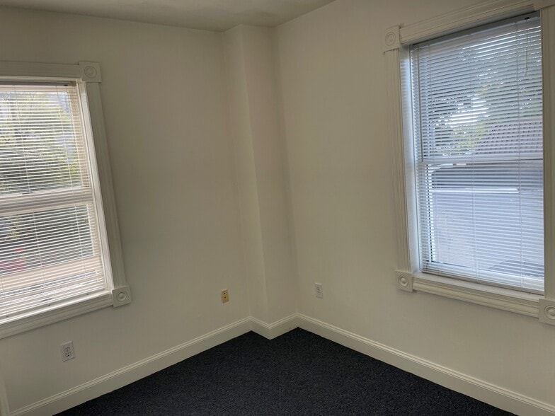 More Photos Of 728-730 High St, Portsmouth Storefront Retail Office For Lease