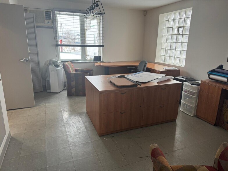 More Photos Of 630 Rue Poisson, Trois-Rivières Distribution For Lease
