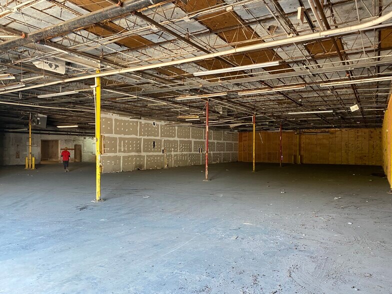 More Photos Of 2910 W Beaver St, Jacksonville Light Distribution For Lease