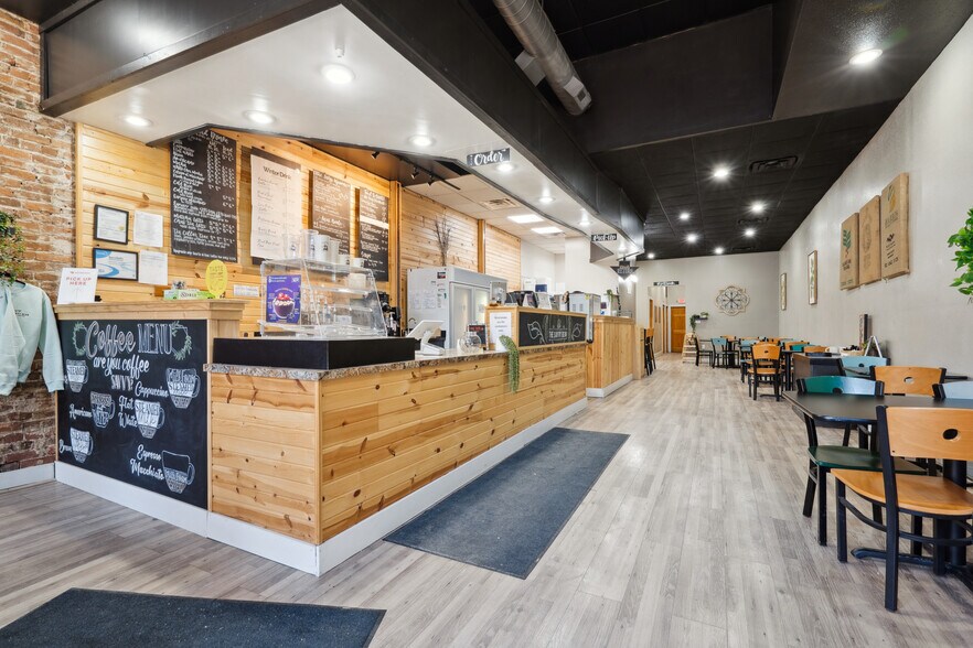 More Photos Of 212-218 E 4th St, Waterloo Loft Creative Space For Sale