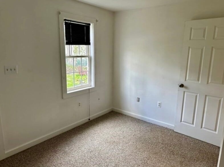More Photos Of 44 Ellsworth St, Worcester Light Distribution For Sale