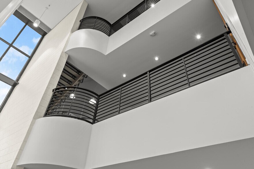 More Photos Of 3131 S Vaughn Way, Aurora Unknown For Lease