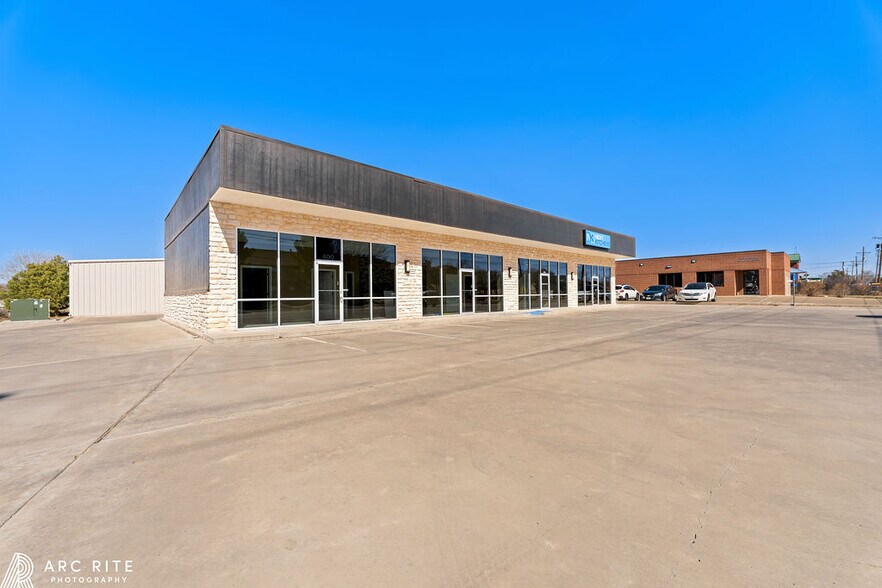More Photos Of 5820 66th St, Lubbock Storefront Retail Office For Sale