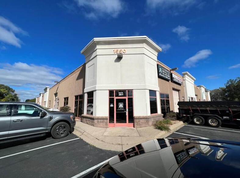 More Photos Of 1550 91st St NE, Blaine Flex For Lease