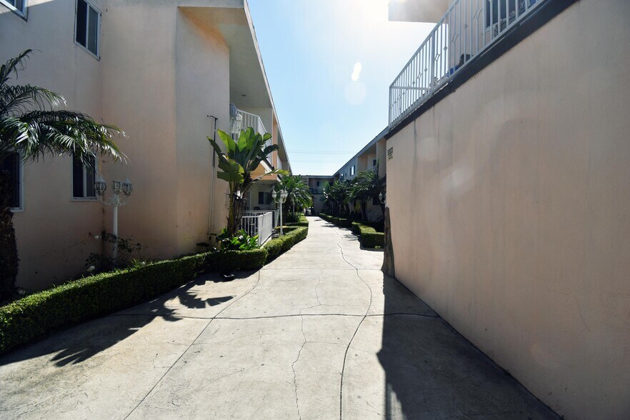 More Photos Of 3835 W 104th St, Inglewood Apartments For Sale