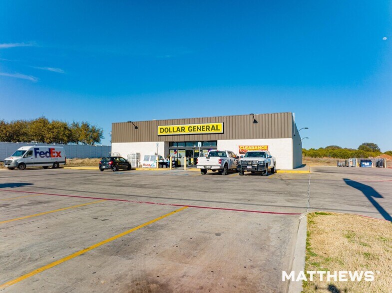 Primary Photo Of 4411 Weatherford Hwy, Granbury Storefront For Sale