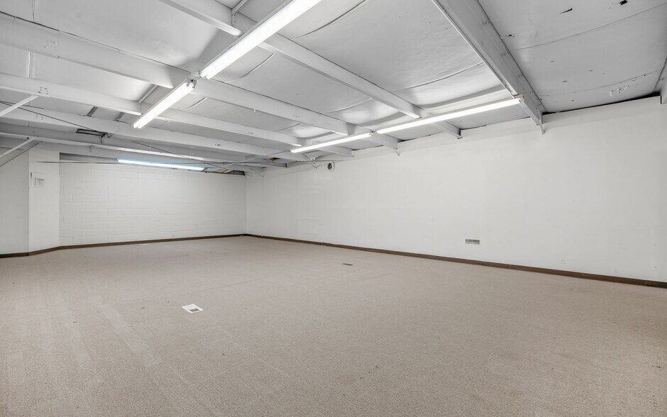 More Photos Of 105 S First Colonial Rd, Virginia Beach Flex For Sale