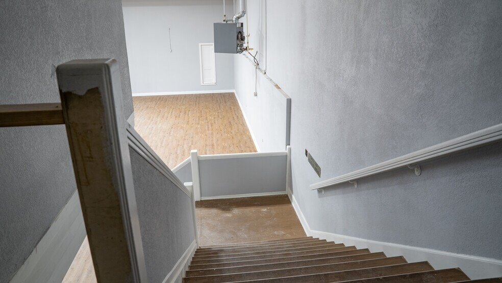 More Photos Of 106 E Main St, Kilgore Freestanding For Lease