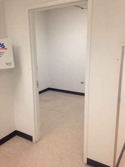 More Photos Of 3701 W 26th St, Chicago Storefront Retail Office For Lease