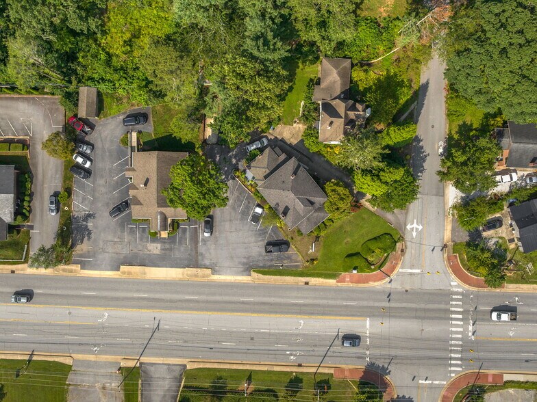 More Photos Of 104 Clairmont Dr, Hendersonville Storefront For Sale