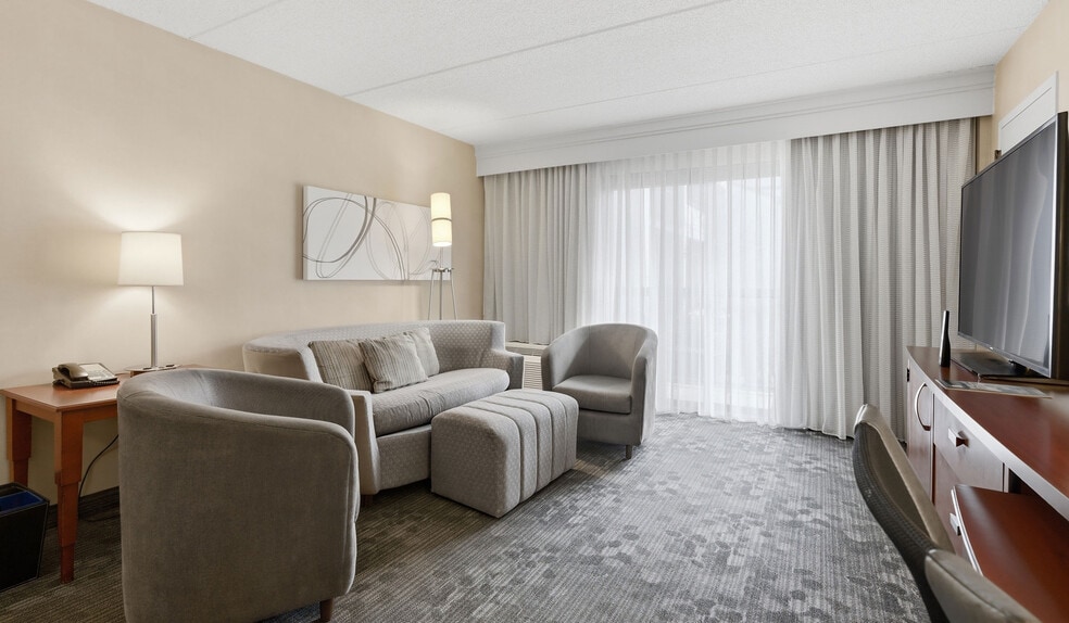 More Photos Of 800 Lake Cook Rd, Deerfield Hotel For Sale