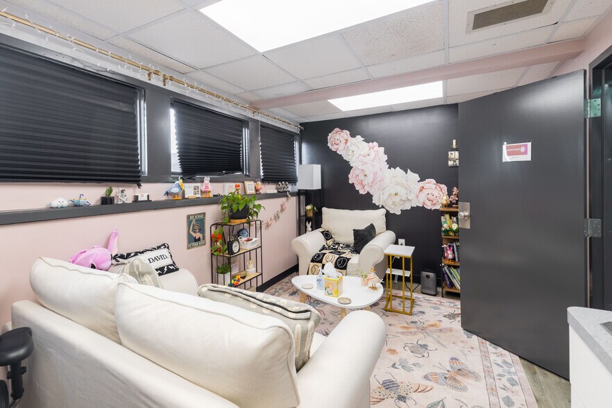 More Photos Of 1600 Kingsway Ct, Trenton Medical For Sale