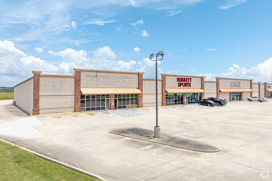 More Photos Of 1420 Hospital Rd, New Roads Storefront For Lease