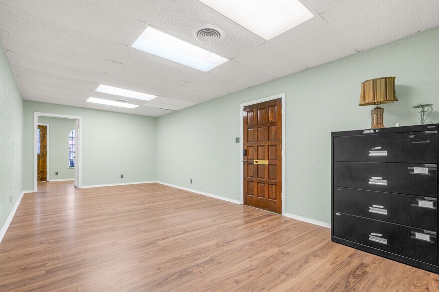 More Photos Of 101 S Main St, Quitman Office For Sale