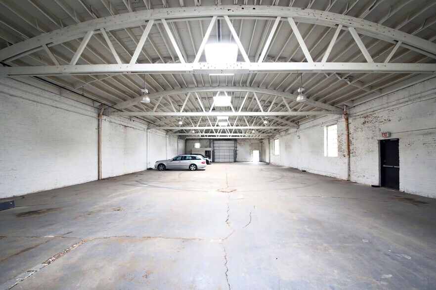 More Photos Of 900 W Cermak Rd, Chicago Warehouse For Lease