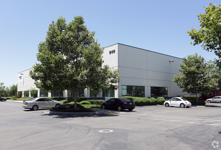 More Photos Of 840 Riverside Pky, West Sacramento Flex For Lease