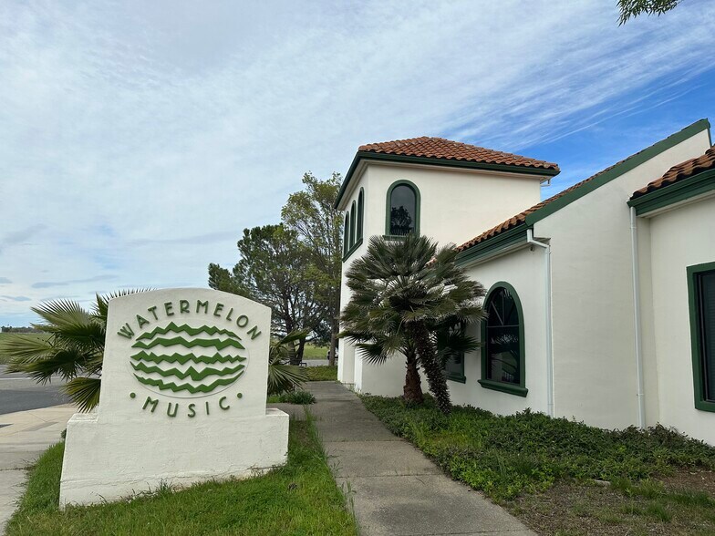 More Photos Of 1970 Lake Blvd, Davis Medical For Sale