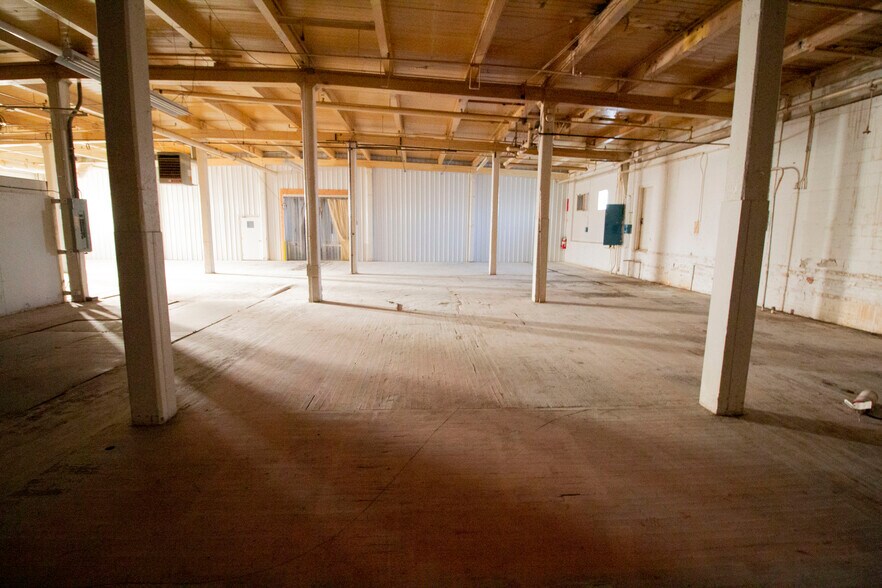 More Photos Of 126 Avenue C, Springfield Manufacturing For Sale