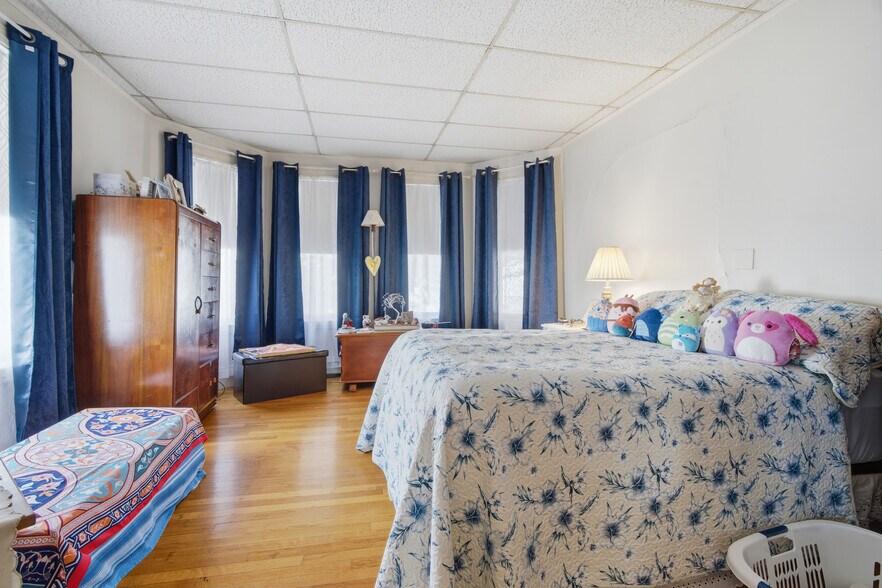 More Photos Of 37 Washington Ave, Waltham Multifamily For Sale