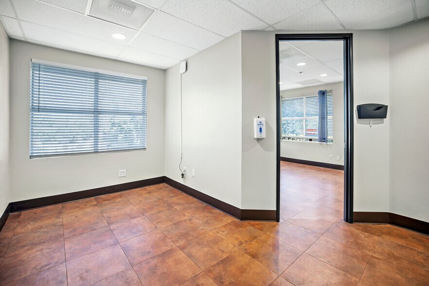 More Photos Of 8338 West Ln, Stockton Office For Sale
