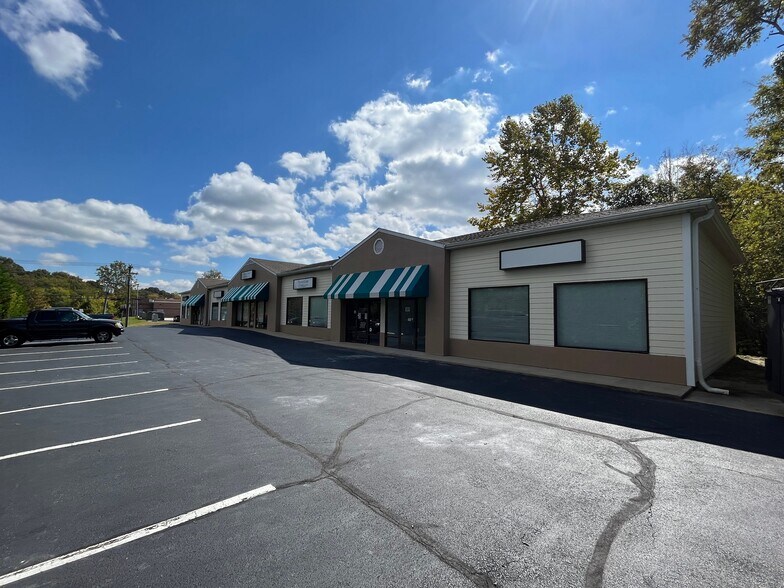 More Photos Of 1303 7th Ave E, Hendersonville Storefront Retail Office For Lease