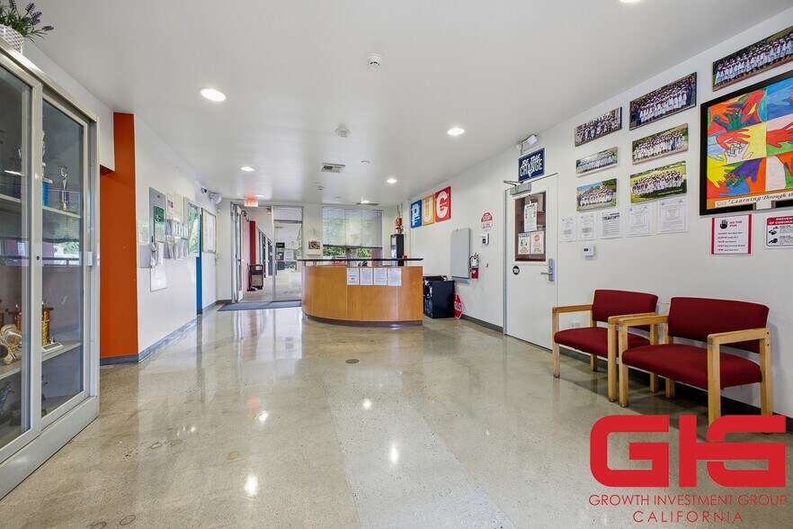 More Photos Of 7330 N Figueroa St, Los Angeles Office For Sale