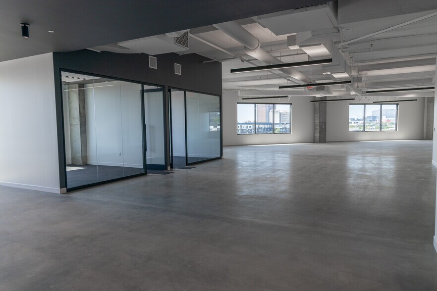 More Photos Of 1333 Oak Lawn Ave, Dallas Office For Lease
