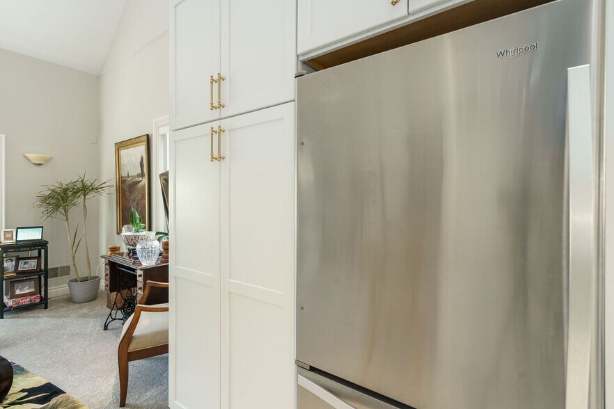 More Photos Of 206 E Liberty St, Milford Office For Sale