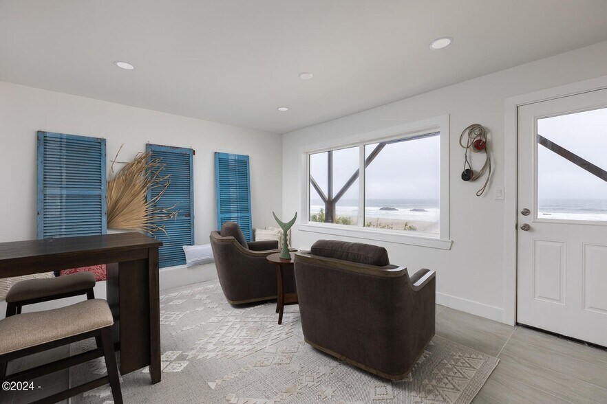 More Photos Of 3929 NW Jetty Ave, Lincoln City Apartments For Sale