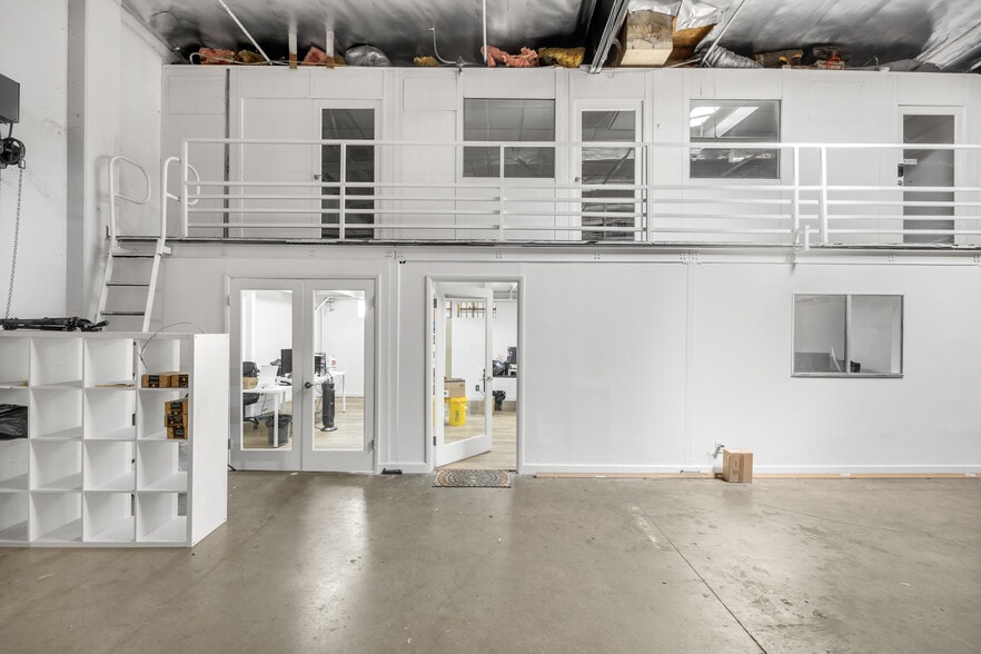 More Photos Of 2717 Tanager Ave, Los Angeles Warehouse For Sale