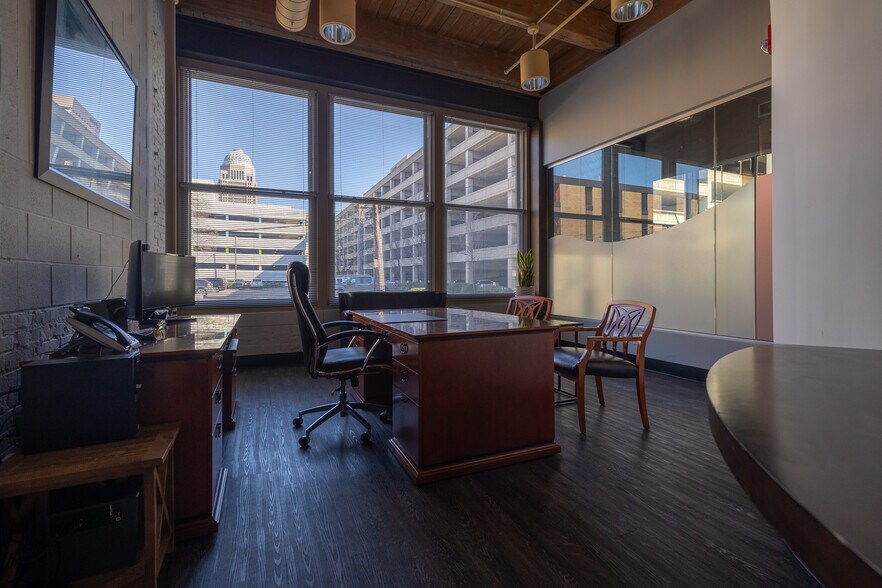More Photos Of 214 S 8th St, Louisville Loft Creative Space For Lease