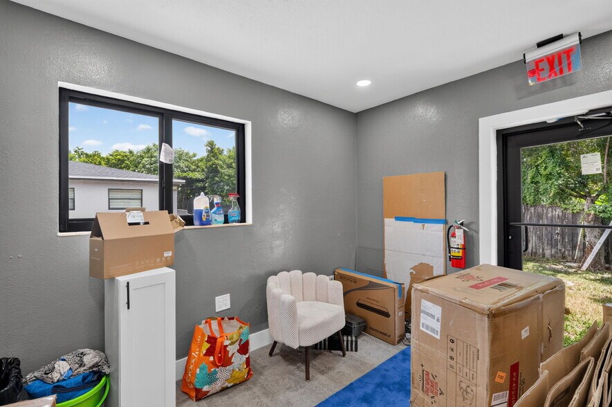 More Photos Of 16811 NE 6th Ave, Miami Office For Sale