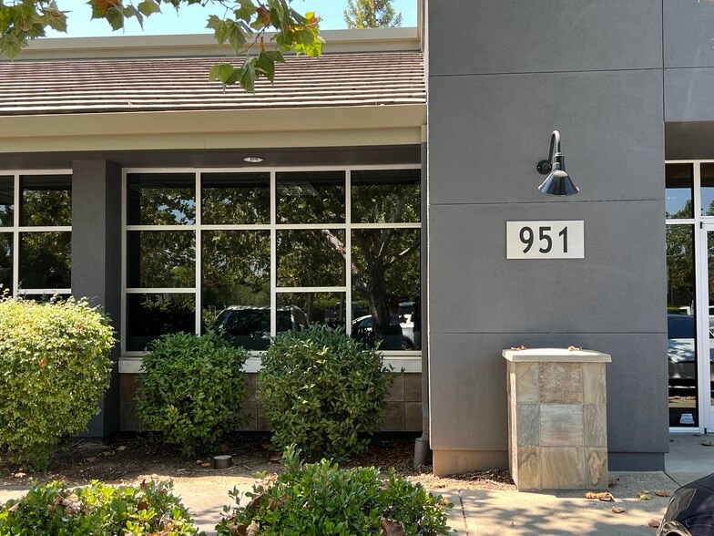 More Photos Of 951 Reserve Dr, Roseville Medical For Lease