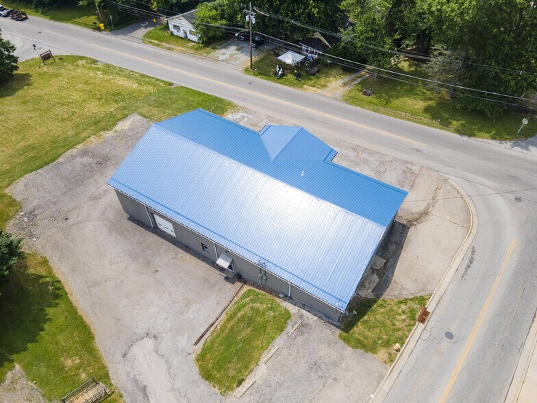 More Photos Of 1516 S Lincoln Ave, Salem Freestanding For Sale