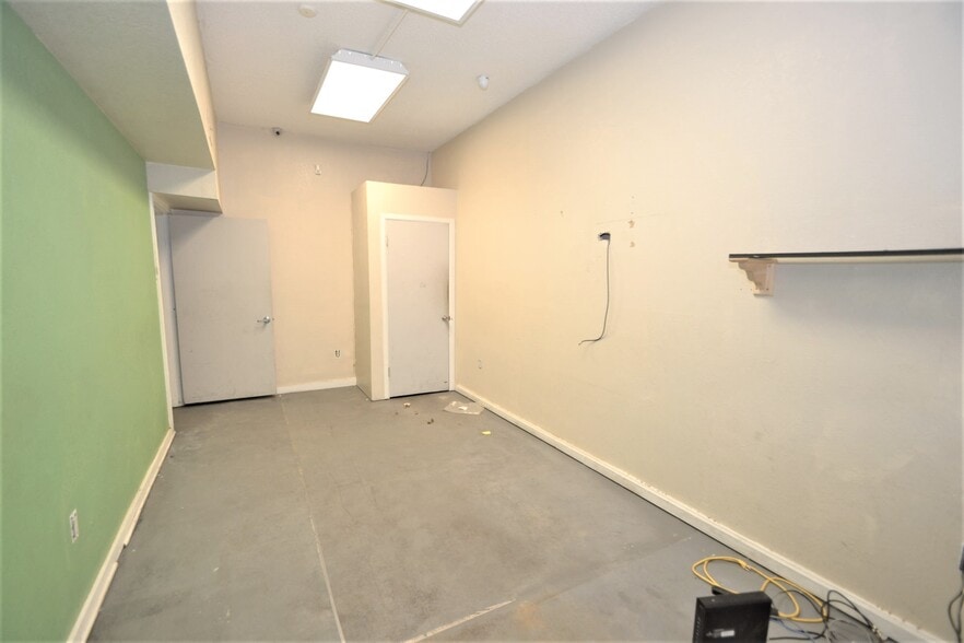 More Photos Of 325 Delaware Dr, Colorado Springs Warehouse For Lease