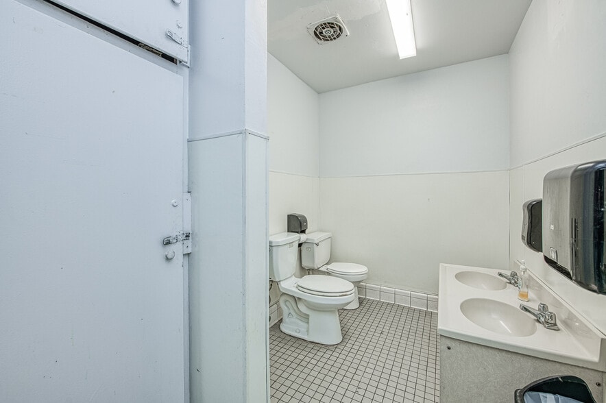 More Photos Of 3311-3315 E Sierra Madre Ave, Fresno Daycare Center For Sale