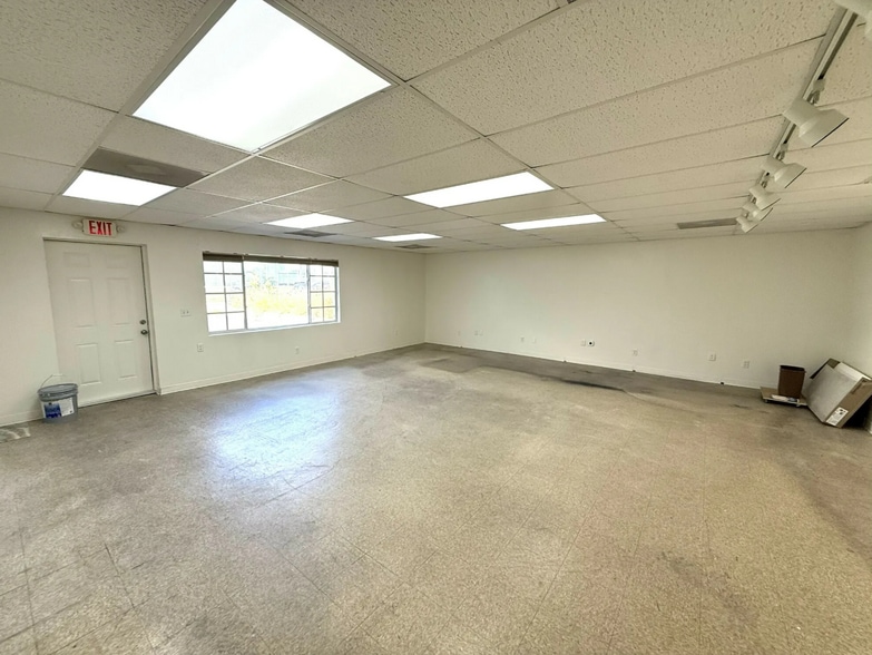 More Photos Of 1518 SE 46th Ln, Cape Coral Office For Sale