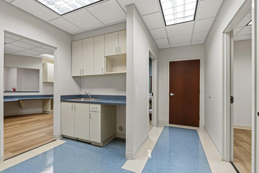 More Photos Of 3731 NW Cary Pky, Cary Medical For Sale