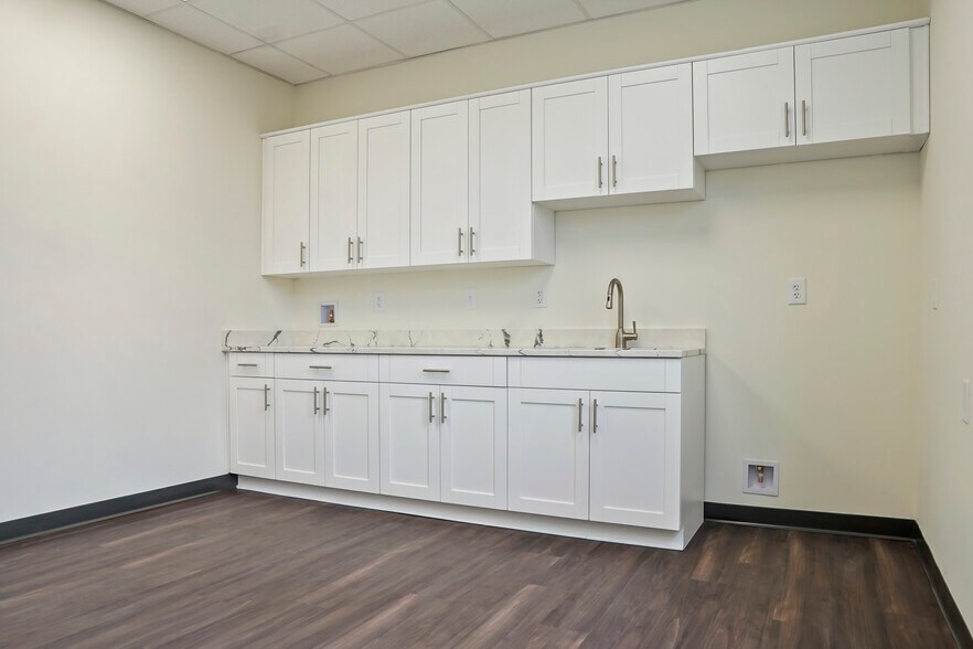 More Photos Of 123 S Lynnhaven Rd, Virginia Beach Office For Lease