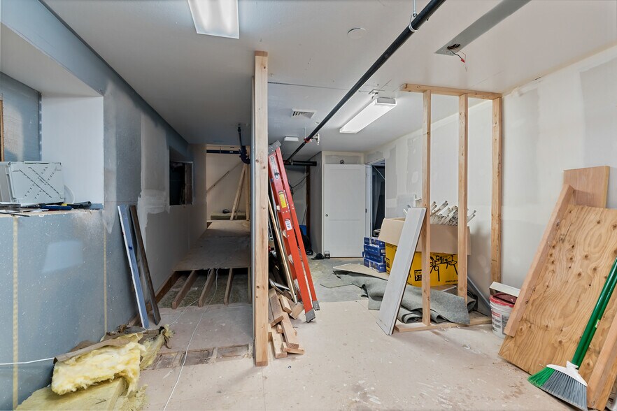 More Photos Of 105 1st St, Langley Storefront Retail Residential For Sale